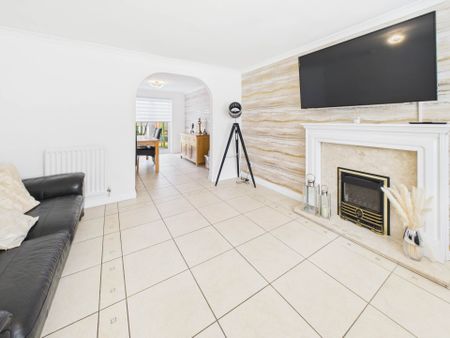 Fixed Price £1,950 pcm - Available Now - Unfurnished - Photo 5