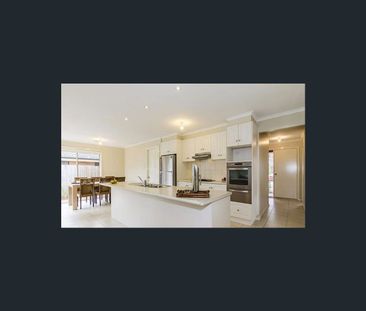 5 Blainroe Crescent, Cranbourne, Vic 3977 - Photo 2