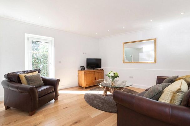 2 bedroom end of terrace house to rent - Photo 1