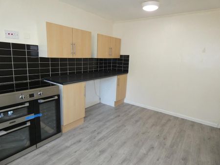 3 bedroom terraced house to rent - Photo 4