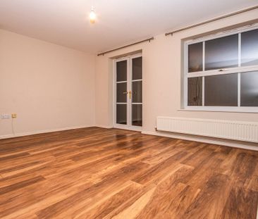 3 bedroom end of terrace house - Photo 1