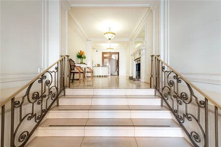 A three bedroom lateral apartment measuring approximately 1,429 square feet - Photo 3