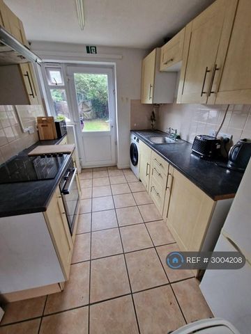 1 bedroom in a house share to rent - Photo 5