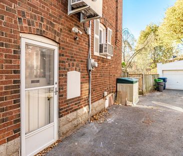 For Lease - 7 Duplex Crescent, Toronto, Ontario - Photo 1