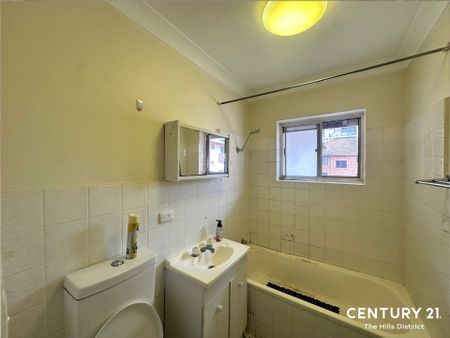 Quality Unit in a Popular Location&period; - Photo 5