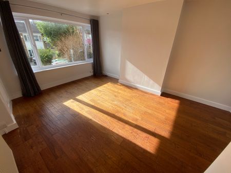 3 Bed - 30 Somerdale Grove, Leeds - LS13 4SE - Student - Photo 2