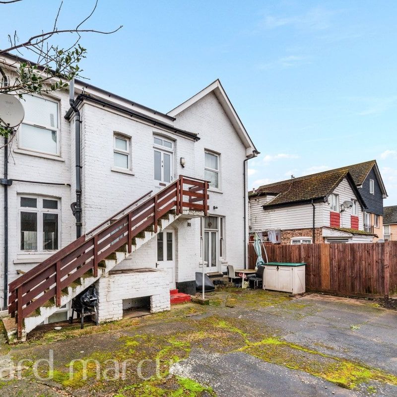 8 Thornhill Road - Photo 1