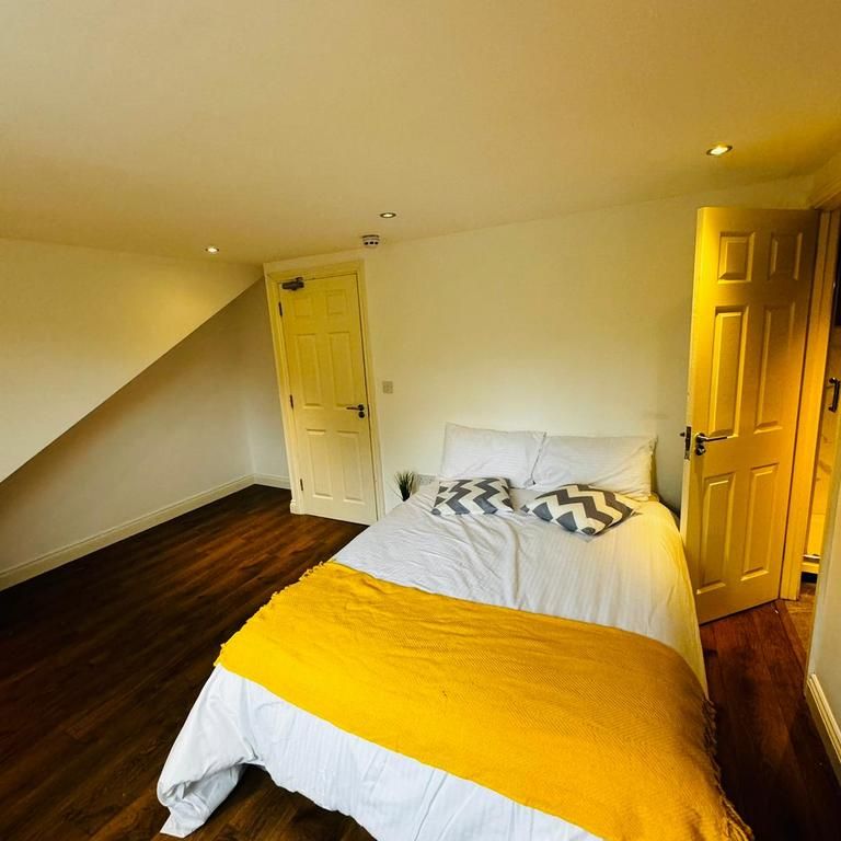 1 bedroom in a house share to rent - Photo 1