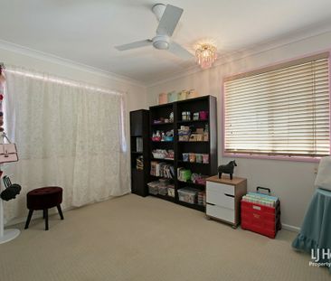 4 BEDROOM HOME WITH A BIG YARD - Photo 4