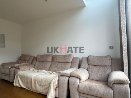 Colindale Gardens 2 Room 1 - Photo 2