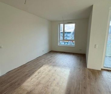 Neubau: Süd-Loggia: 2,5-Zimmer, Dielenboden, Einbauküche, großer HW... - Photo 1