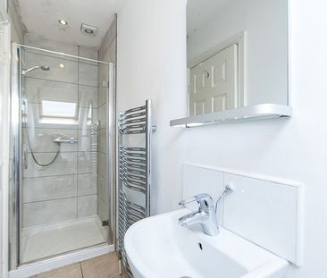 Station Parade, Headingley, Leeds - Photo 2