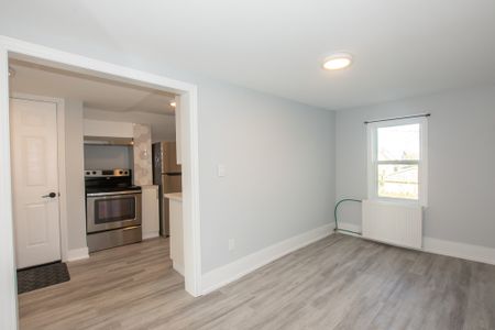 20 Patsy Ave, Welland - All Inclusive 2 Bedroom Upper Unit - Photo 2