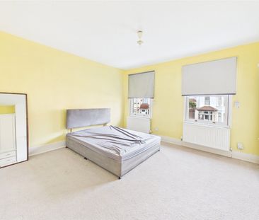 Alexandra Road, Hounslow, TW3 - Photo 2