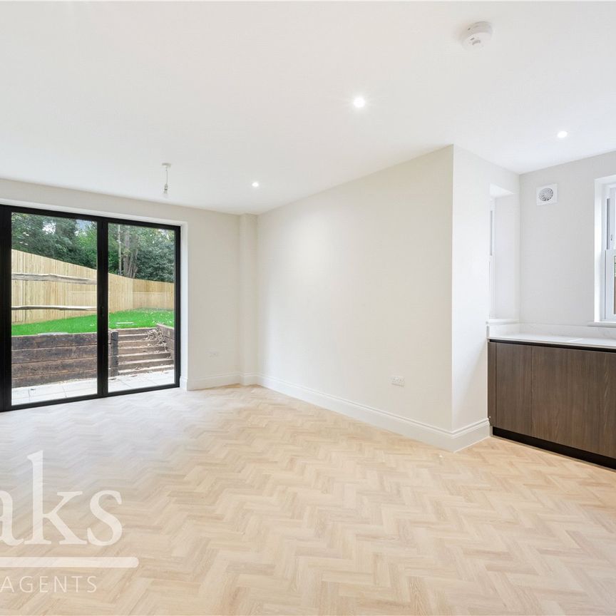 Park Road, Kenley, Surrey - Photo 1