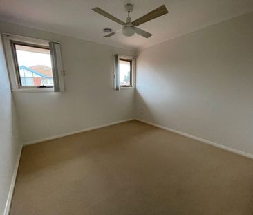5/63 Pine Street, Reservoir VIC 3073 - Photo 4
