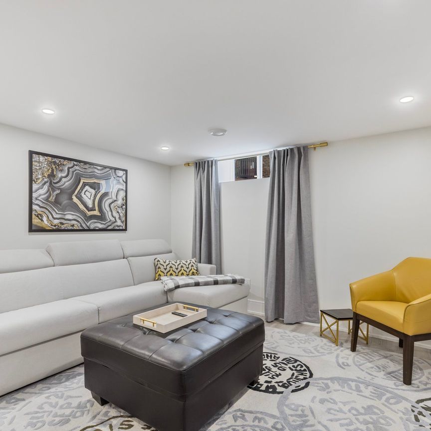 For Lease - 12 Tower Court Unit# Lower, Bradford West Gwillimbury, Ontario - Photo 1