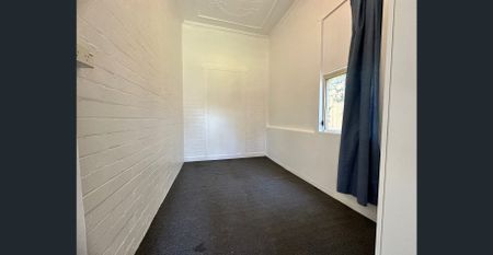 Lovely 3 Bedroom Home- Convenient Location - Photo 3