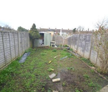 4 bedroom Property to rent - Photo 2