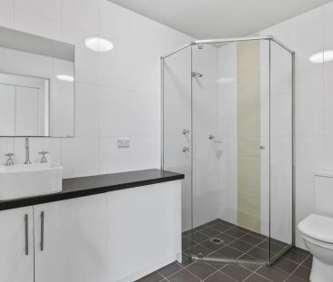 Inner-City Living at it's best - Photo 2