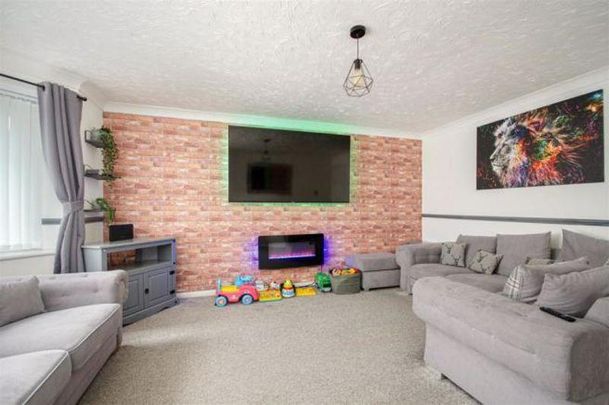 4 bedroom detached house to rent - Photo 1