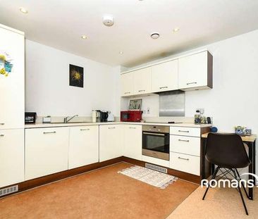 Fire Fly Avenue, Swindon, Wiltshire, SN2 - Photo 6