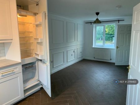 2 bedroom semi-detached house to rent - Photo 4