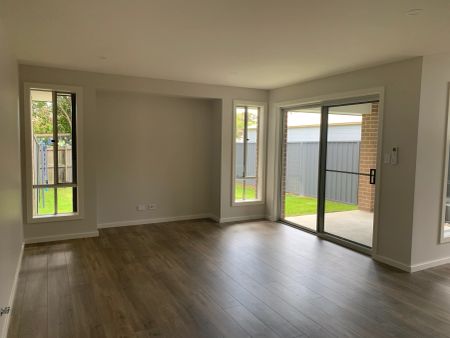 Modern duplex in Lake Munmorah - Photo 2