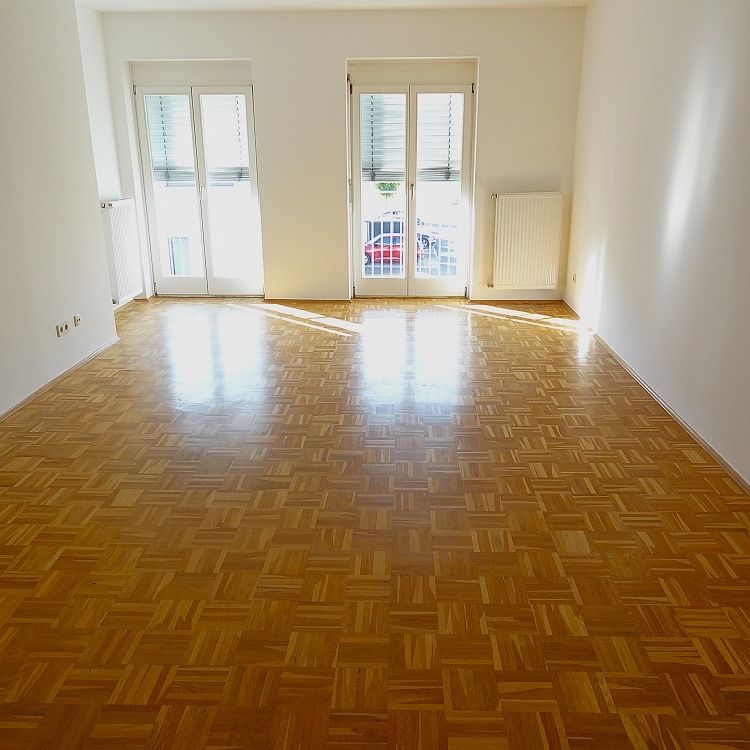 Gemütliche, geräumige und sonnige Mietwohnung mit neuer Küche und Parkplatz …! - Photo 1