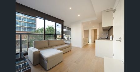 Modern City Lifestyle - Photo 2