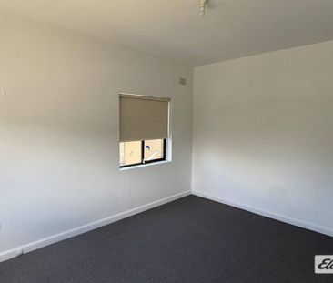 Freshly Renovated Two-Bedroom property – Prime Wollongong Location! - Photo 2