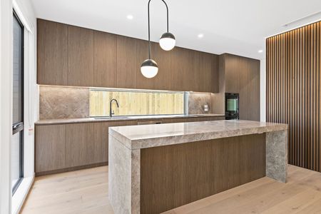 Brand New 4 Bedroom Townhouse! - Photo 4