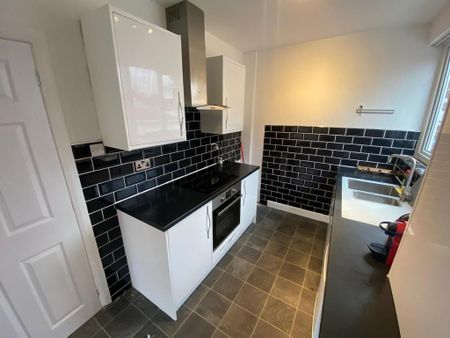 4 bedroom semi-detached bungalow to rent - Photo 5