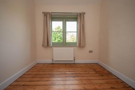 3 bedroom character property to rent - Photo 4