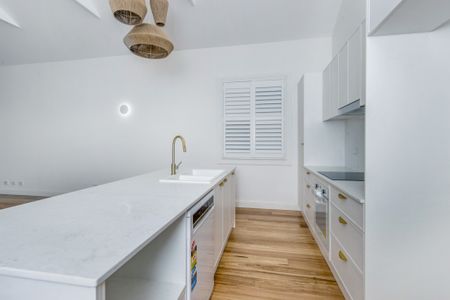 ARCHITECTURALLY DESIGNED HOME - Photo 4