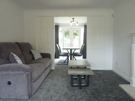 3 bedroom detached house to rent - Photo 3