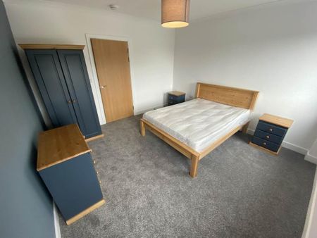 2 bedroom flat to rent - Photo 2