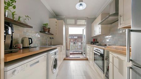 Iron Mill Road, SW18 - Photo 3