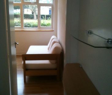 Studio Flat, Harling Court, SW11 - Photo 5
