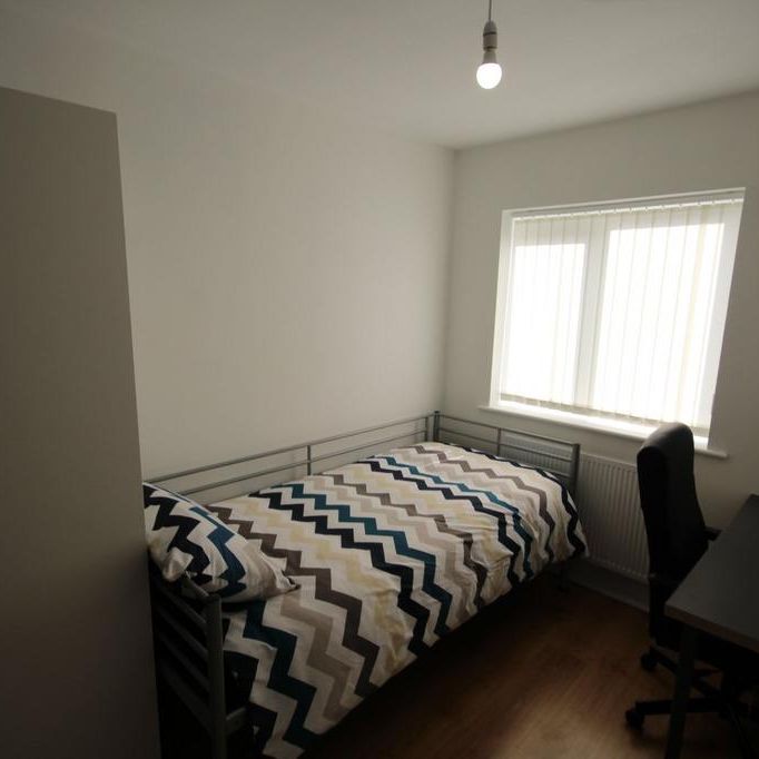4 bedroom semi-detached house to rent - Photo 1