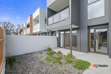 Impeccable 3 Bedroom Townhouse - Photo 2