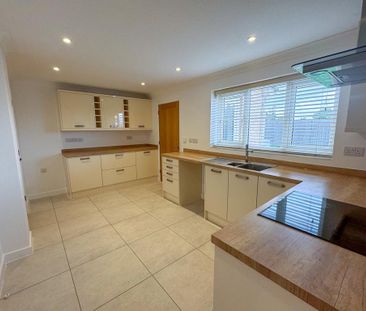 4 bedroom detached house to rent - Photo 2