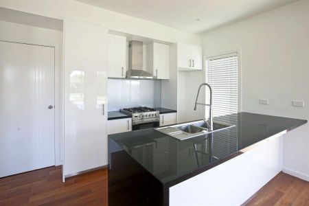 1/1 Percy Street, Newport VIC 3015 - Townhouse For Rent | Domain - Photo 4