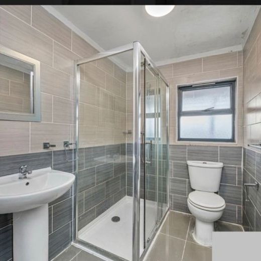 4 Bed Flat, Upcott House, E3 - Photo 1