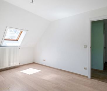 Centraal gelegen 2 slpk. appt. met gar. en terras. Vrij vanaf 15/03... - Photo 3