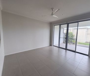 FRESHLY PAINTED & BRAND-NEW CARPETS - Simple and Modern Townhouse L... - Photo 1