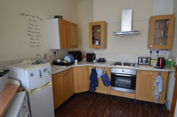 3 bedroom flat to rent - Photo 1