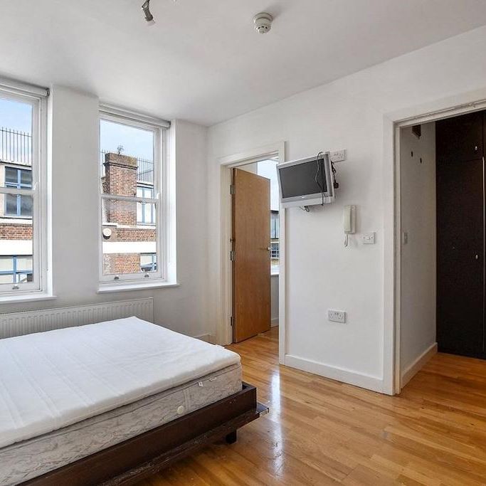 Studio to rent - Photo 1