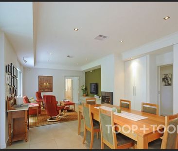 Entertainer's dream in the perfect location! - Photo 4