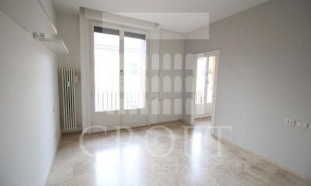 Attic-Piazza Navona: Spacious 3 Bedroom, 3 bath, living, kitchen, large private terrace. Bright, silent, renovated kitchen, baths. Air conditioning, marble floors, elevator building. Ref 1496 - Photo 4
